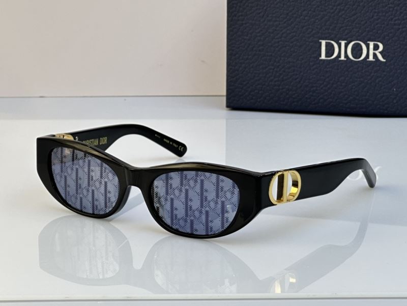 CHRISTIAN DIOR